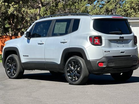 Used 2018 Jeep Renegade Altitude w/ UConnect 8.4 Nav Group AWD/4WD image 6