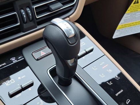 New 2026 Porsche Macan image 36