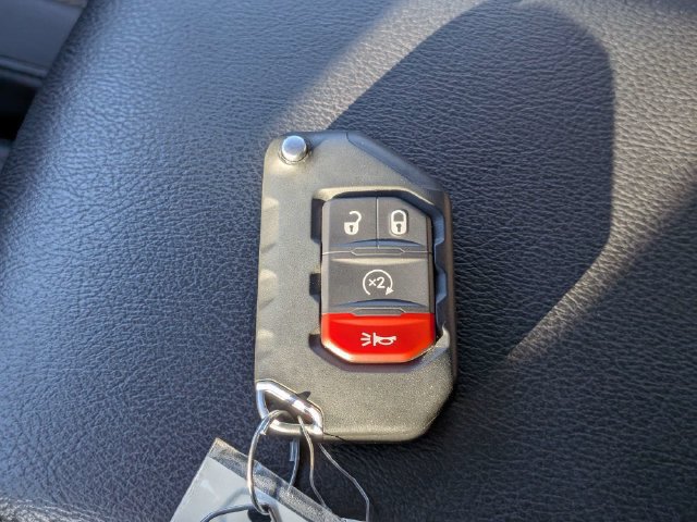 Used 2025 Jeep Gladiator Sport AWD/4WD image 29
