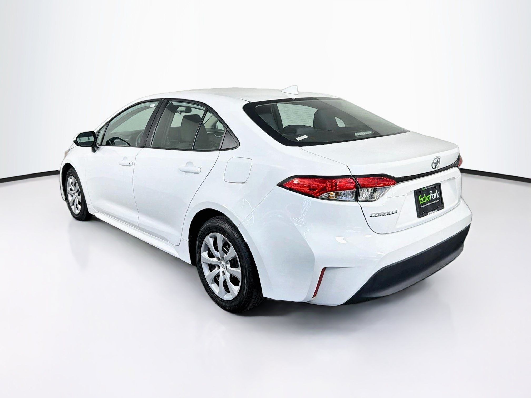 Used 2025 Toyota Corolla LE FWD image 5