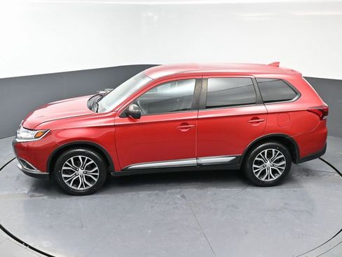 Used 2018 Mitsubishi Outlander ES image 45
