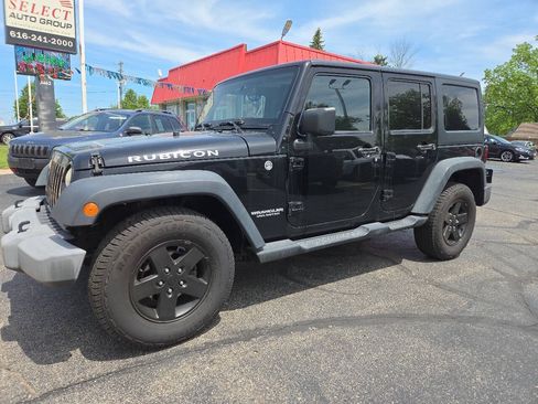 Used 2012 Jeep Wrangler Unlimited Rubicon w/ Dual Top Group AWD/4WD image 2