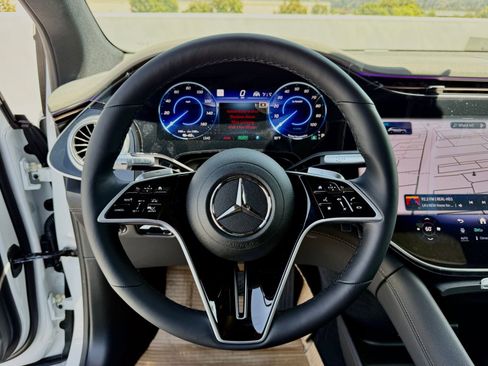 New 2026 Mercedes-Benz EQS 550 4MATIC SUV image 22