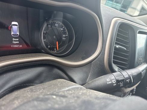 Used 2018 Jeep Cherokee Limited FWD image 7