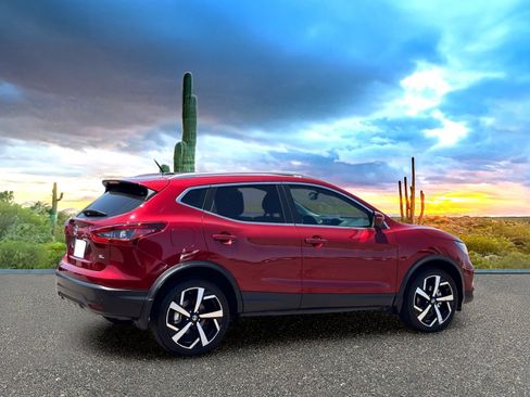 Used 2021 Nissan Rogue Sport SL w/ Premium Package FWD image 5