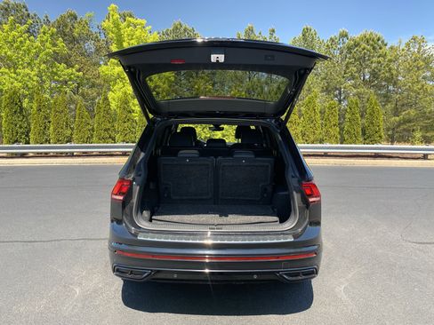 Used 2023 Volkswagen Tiguan SE R-Line image 49