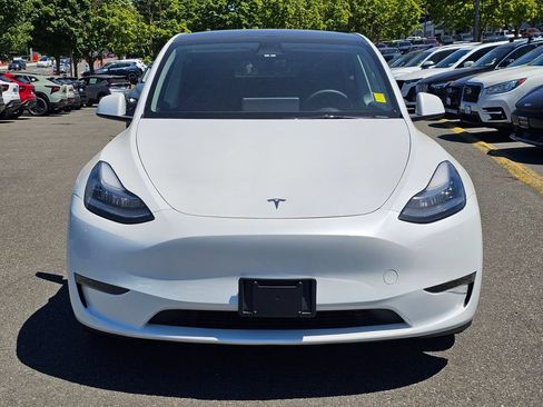 Used 2023 Tesla Model Y Long Range AWD/4WD image 2
