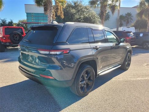 Used 2025 Jeep Grand Cherokee Altitude image 11