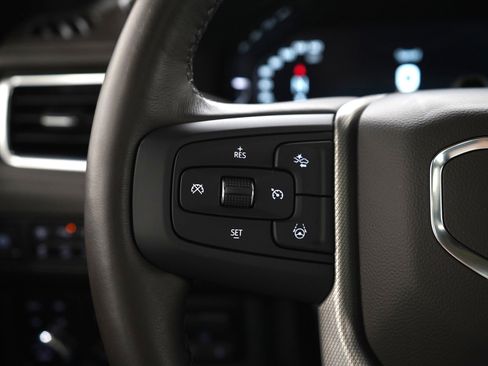 Used 2023 GMC Yukon XL Denali image 30