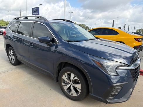 Used 2024 Subaru Ascent Premium w/ Convenience Package AWD/4WD image 2