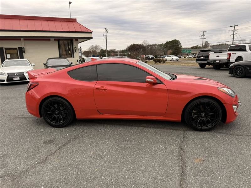 Used 2015 Hyundai Genesis 3.8 RWD image 4