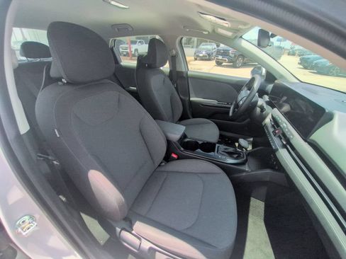 Used 2025 Kia K4 FWD image 29