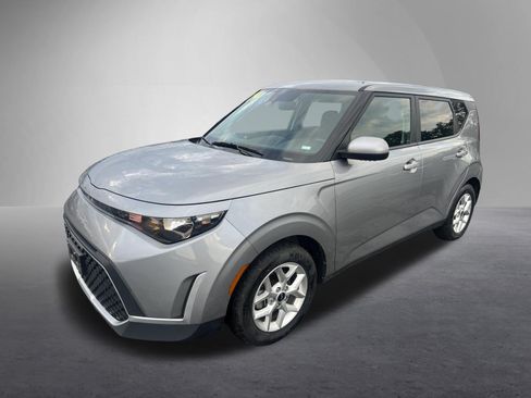 Used 2024 Kia Soul LX w/ Option Group 015 FWD image 9