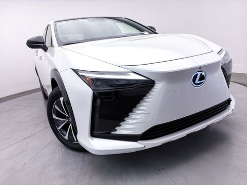 Used 2023 Lexus RZ 450e Premium w/ Technology Package AWD/4WD image 8