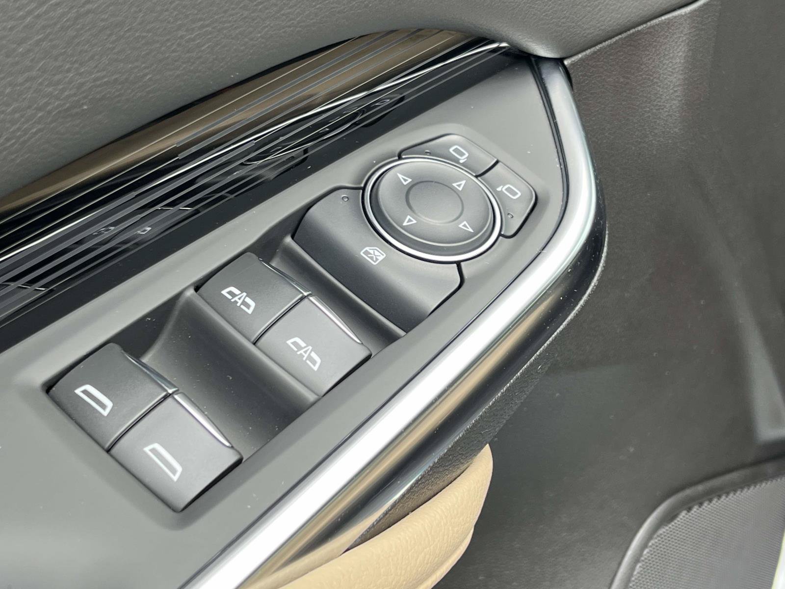 Used 2024 Cadillac XT4 Luxury w/ Trailering Package FWD image 16