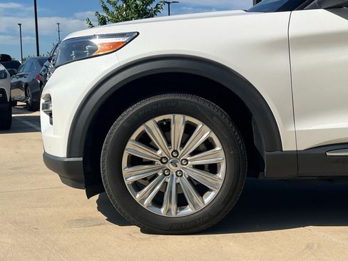 Used 2022 Ford Explorer Limited w/ Equipment Group 301A AWD/4WD image 8
