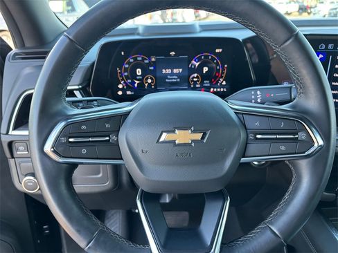 Used 2025 Chevrolet Suburban LS image 13