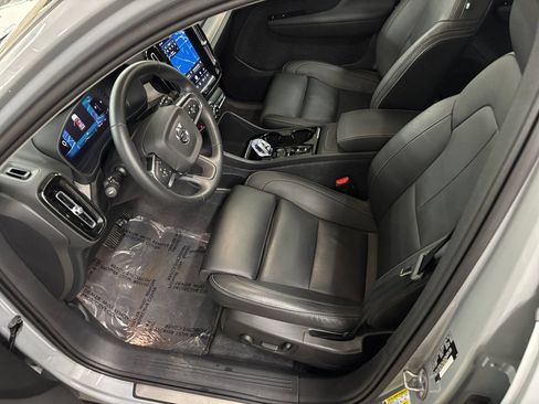 Certified 2024 Volvo XC40 B5 Plus w/ Climate Package AWD/4WD image 10