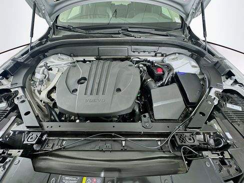 Used 2025 Volvo XC60 B5 Core image 36