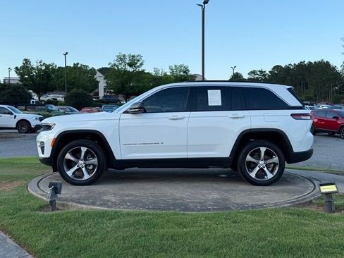 Used 2025 Jeep Grand Cherokee Limited w/ Trailer Tow Package AWD/4WD image 4