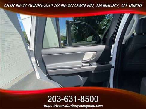 Used 2025 Ford Expedition Active AWD/4WD image 21