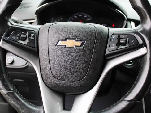 Used 2019 Chevrolet Trax LT w/ LT Convenience Package AWD/4WD image 15