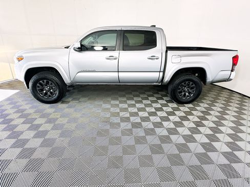 Used 2021 Toyota Tacoma SR5 RWD image 6