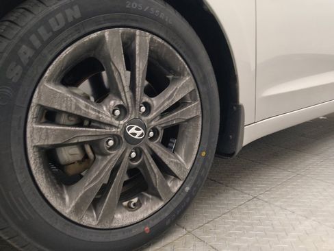 Used 2018 Hyundai Elantra SEL FWD image 31