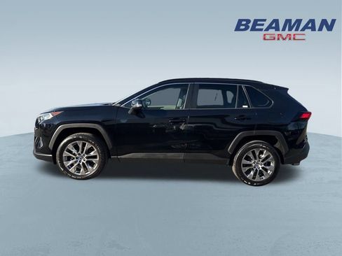 Used 2021 Toyota RAV4 XLE Premium image 4