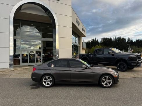 Used 2014 BMW 320i xDrive Sedan image 2