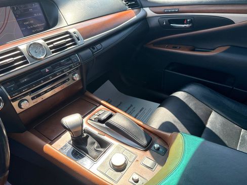 Used 2013 Lexus LS 460 AWD w/ Comfort Pkg image 24