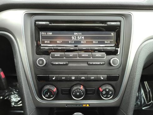 Used 2014 Volkswagen Passat 1.8T Wolfsburg Edition image 38