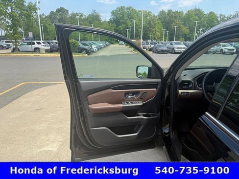 Used 2025 Honda Pilot Elite image 14