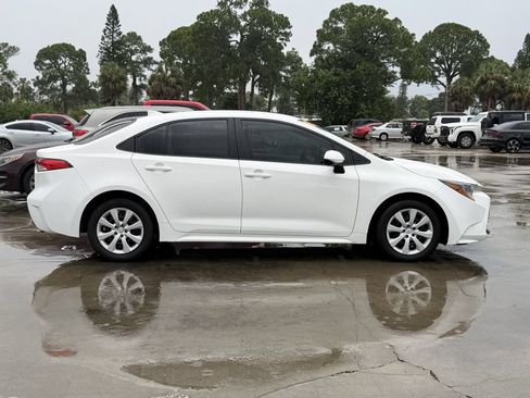 Used 2024 Toyota Corolla LE FWD image 3