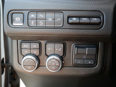 Used 2021 GMC Yukon Denali w/ Denali Ultimate Package AWD/4WD image 26