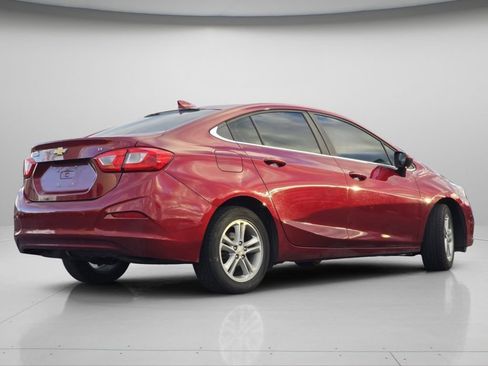 Used 2018 Chevrolet Cruze LT image 9