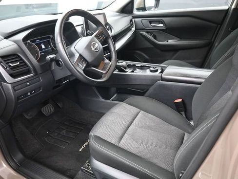 Used 2025 Nissan Rogue SV AWD/4WD image 9