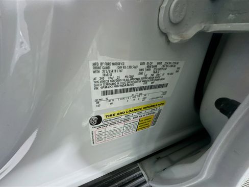 Used 2024 Ford Expedition Max XLT image 15