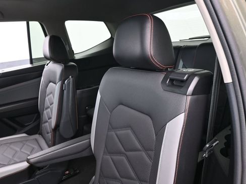 Used 2024 Volkswagen Atlas Peak Edition SE AWD/4WD image 32