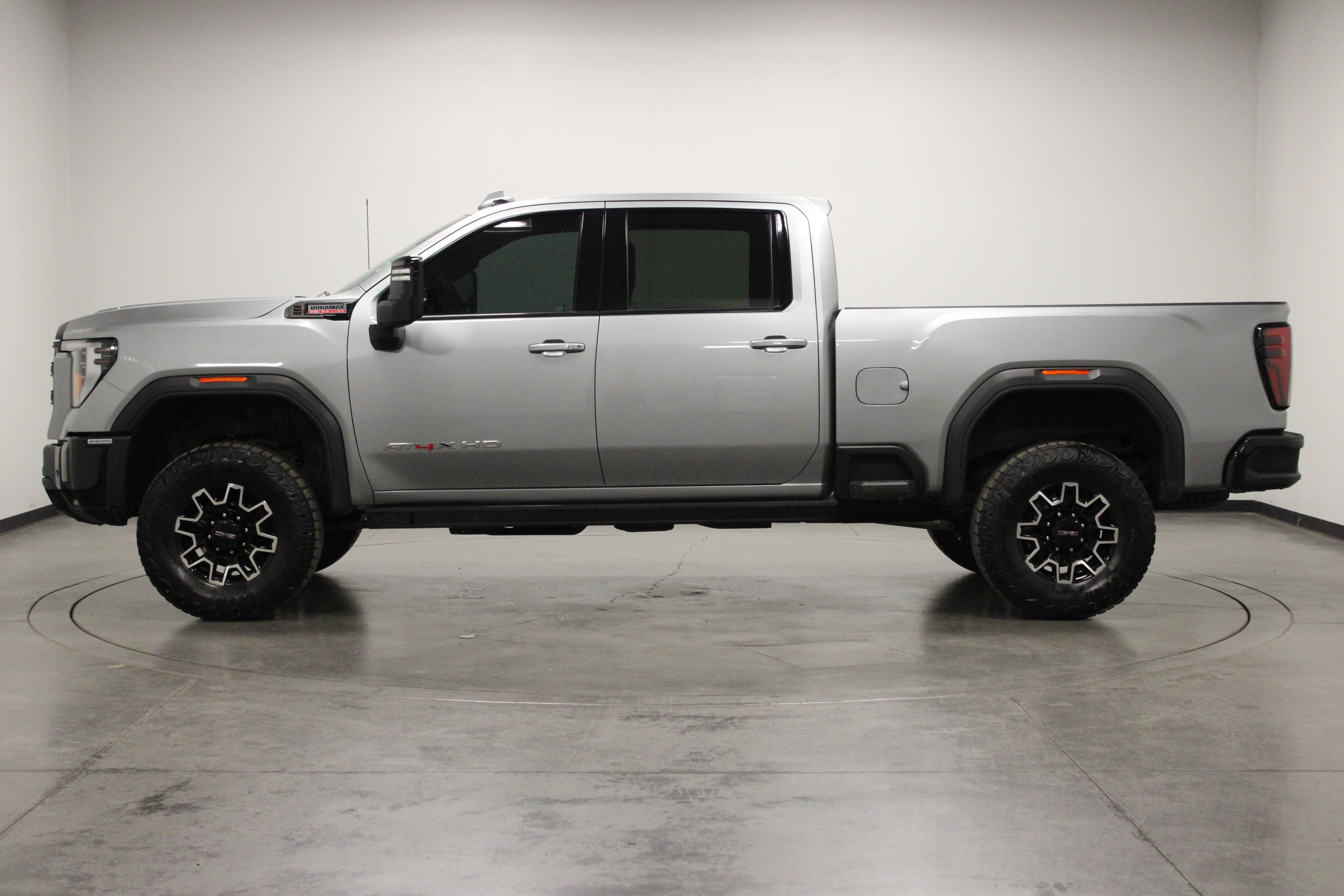Used 2024 GMC Sierra 2500 AT4X AWD/4WD image 5