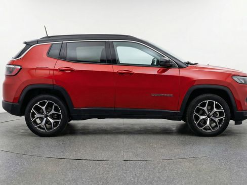 Used 2025 Jeep Compass Limited image 11