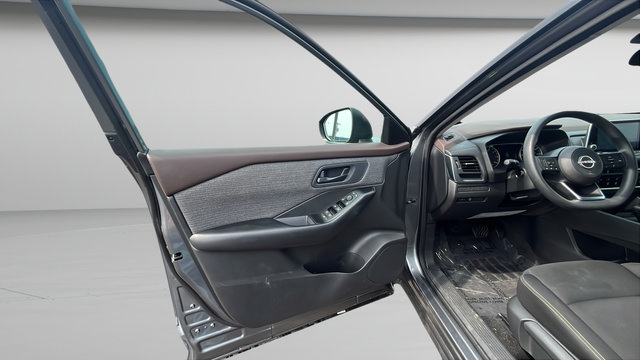 Used 2023 Nissan Rogue S AWD/4WD image 9