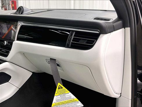 New 2026 Porsche Macan image 27