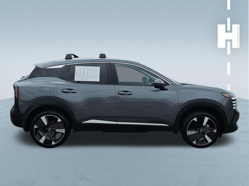 Used 2025 Nissan Kicks SR FWD image 3