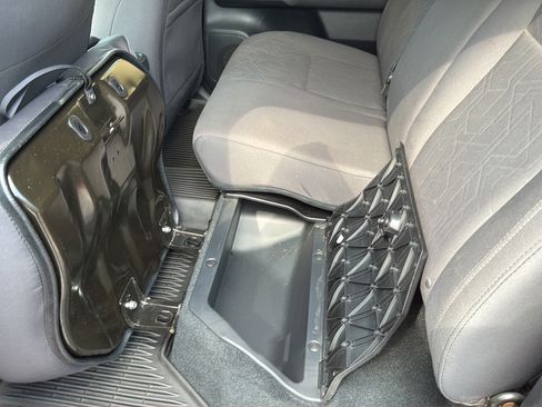 Used 2016 Toyota Tacoma TRD Sport w/ Towing Package AWD/4WD image 17