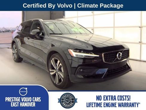 Used 2025 Volvo V60 B5 Cross Country Plus AWD/4WD image 1