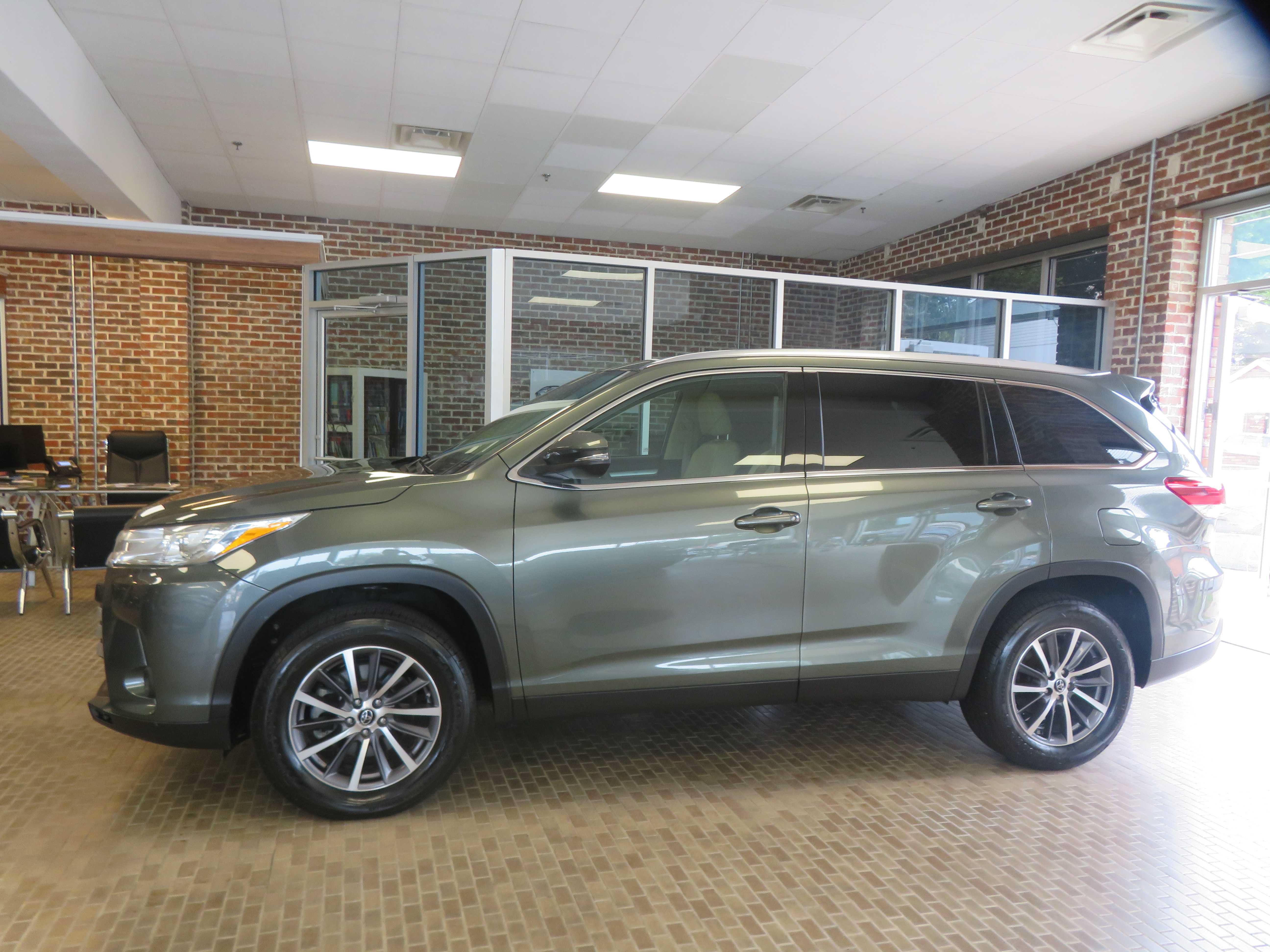 Used 2019 Toyota Highlander XLE FWD image 82