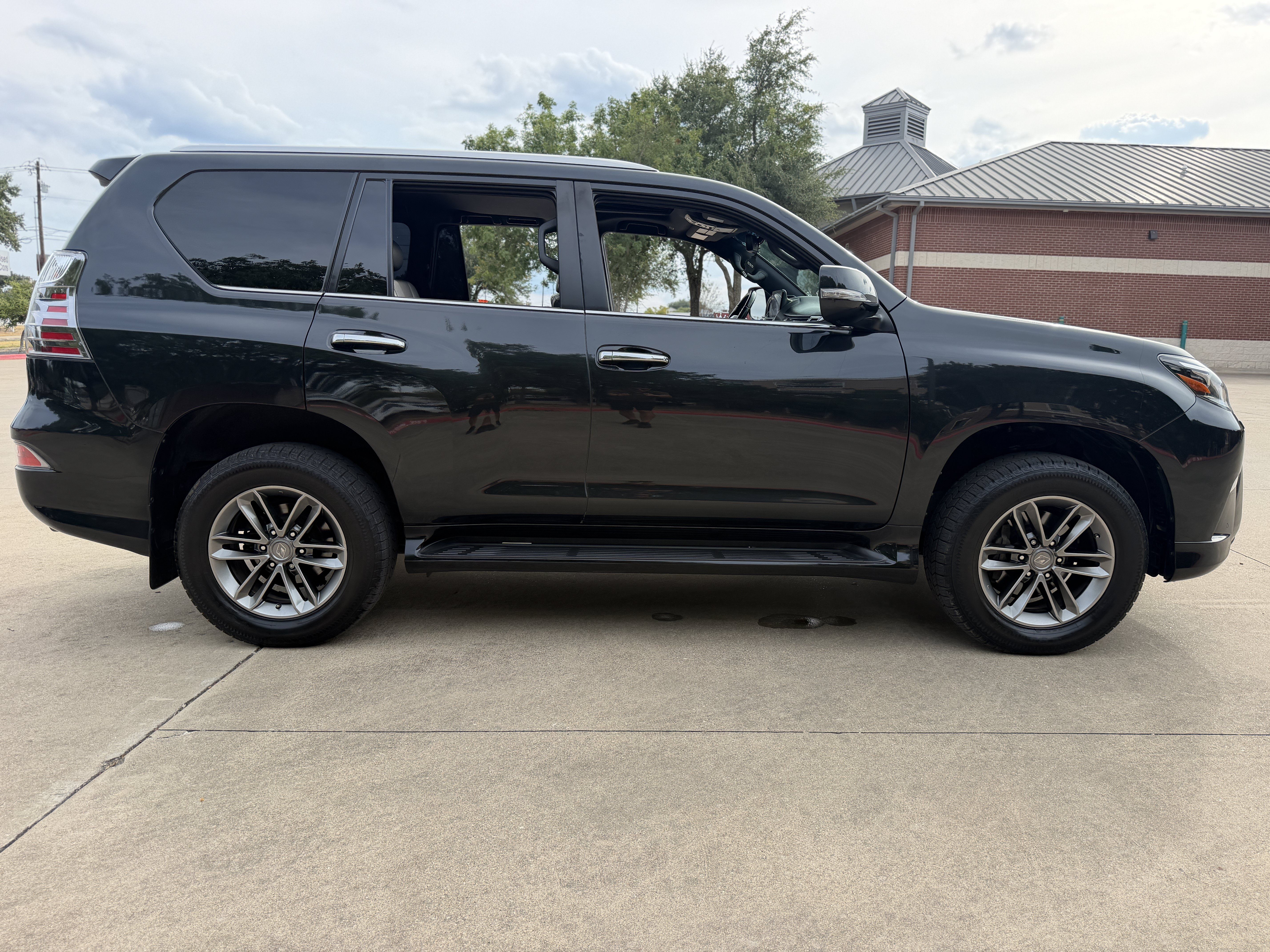 Used 2022 Lexus GX 460 Premium w/ Premium Package AWD/4WD image 11