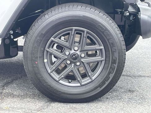 New 2026 Jeep Gladiator Sport AWD/4WD image 10