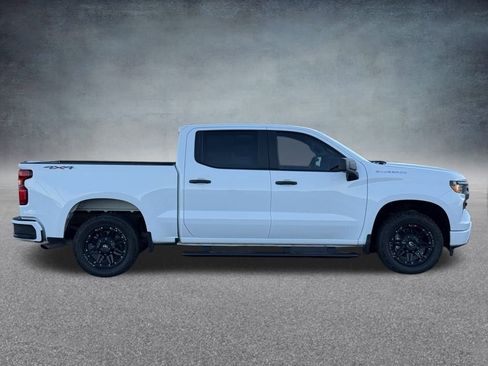 Used 2023 Chevrolet Silverado 1500 Custom image 2